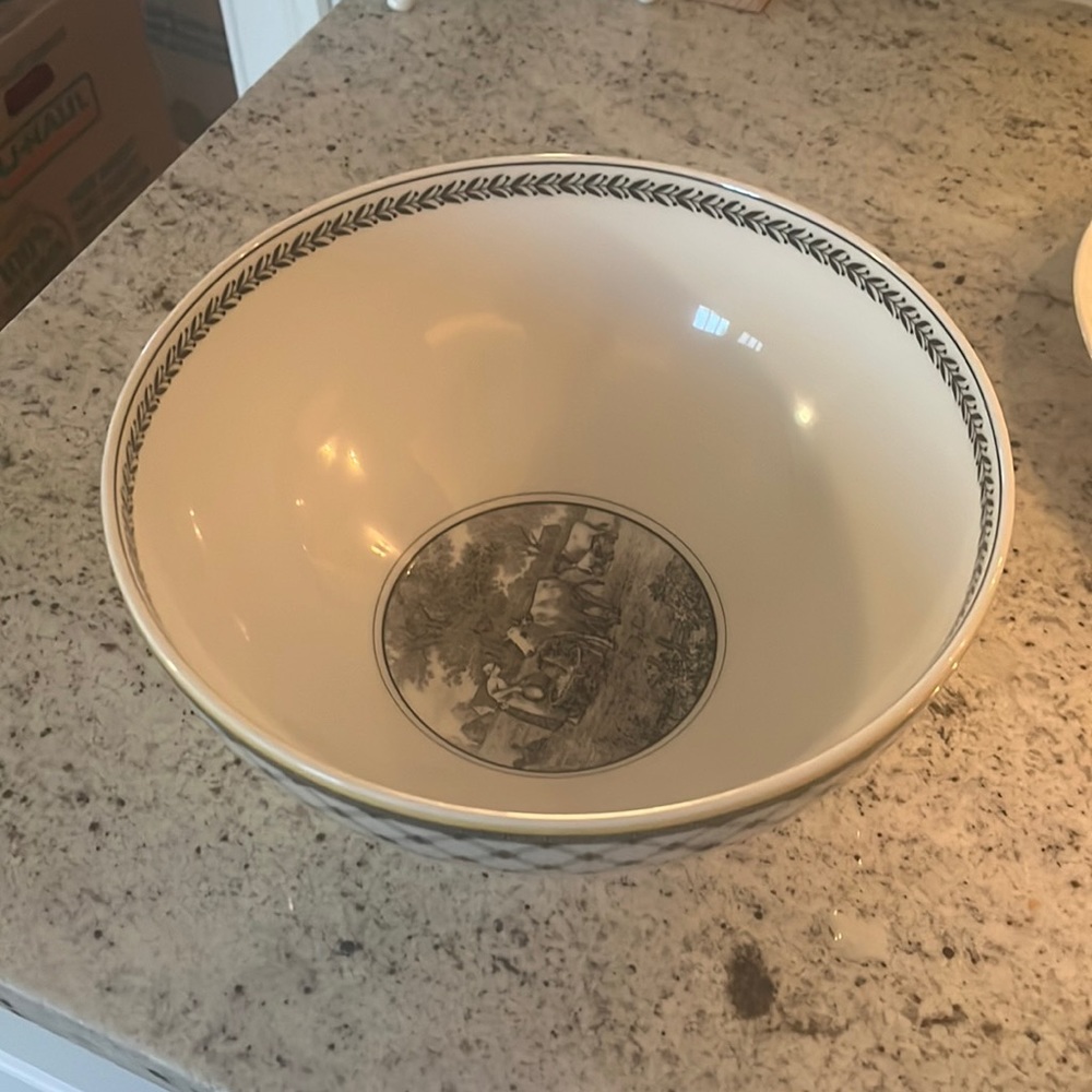 Serving bowl